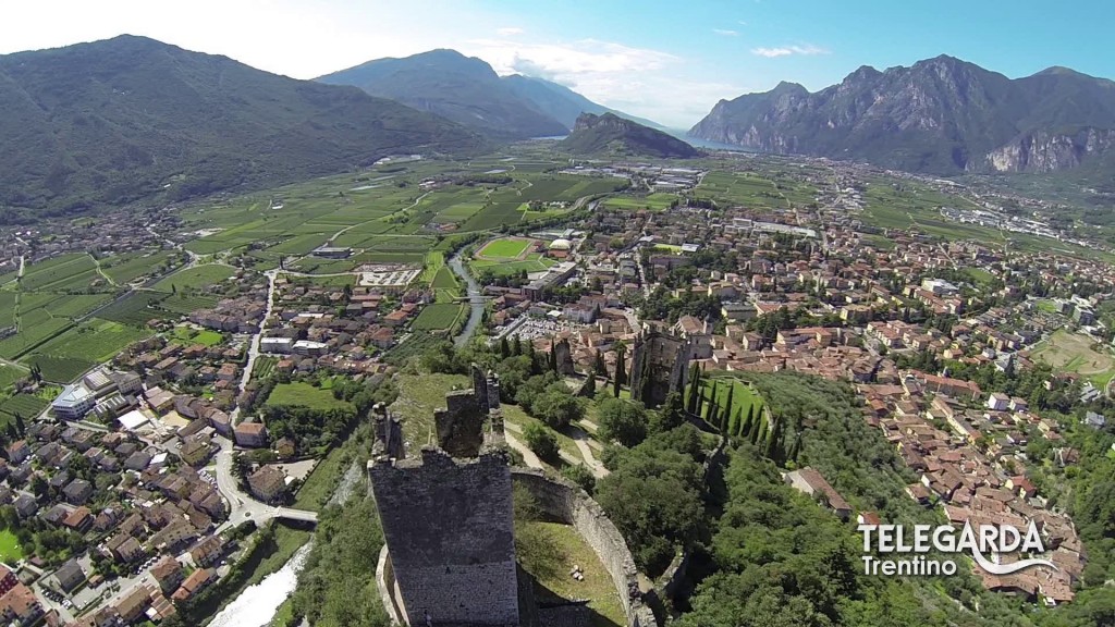 castello-di-arco-ripreso-da-un-d-1024x576.jpg