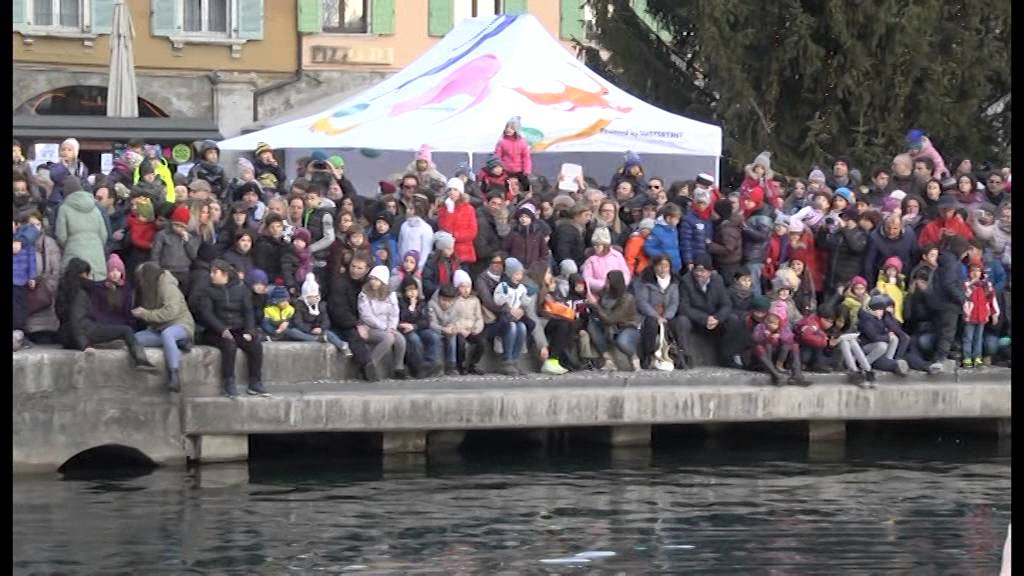 befana-subacquea-a-riva-del-gard.jpg