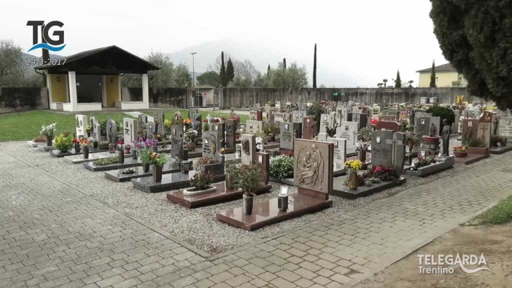 Esumazioni al cimitero di Varone