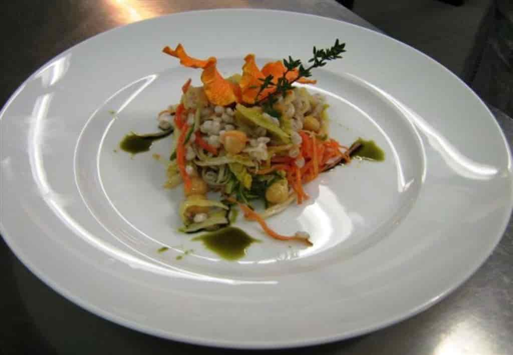 Insalata-di-orzo-e-ceci-alle-verdure_imagefullwide
