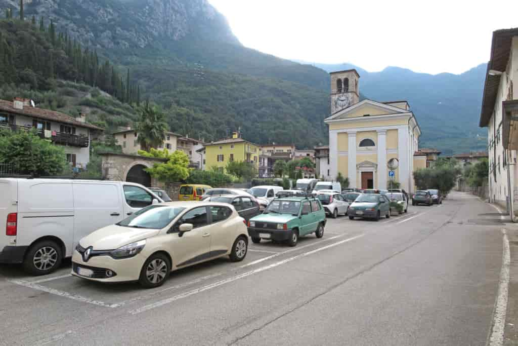 20190812IMG_9893 PARCHEGGIO PIAZZA MASSONE ARCO