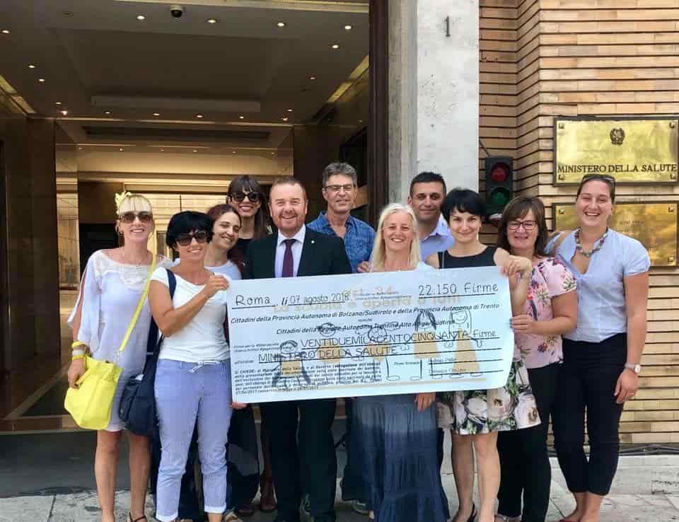 firme contro vaccinazioni a fugatti