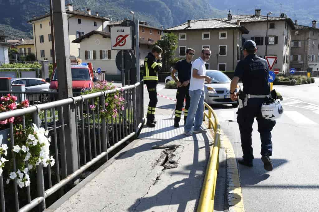 20180915_DSC8881 DISSESTO BUCO CREPE PASSERELLA PEDONALE PONTE DI ARCO