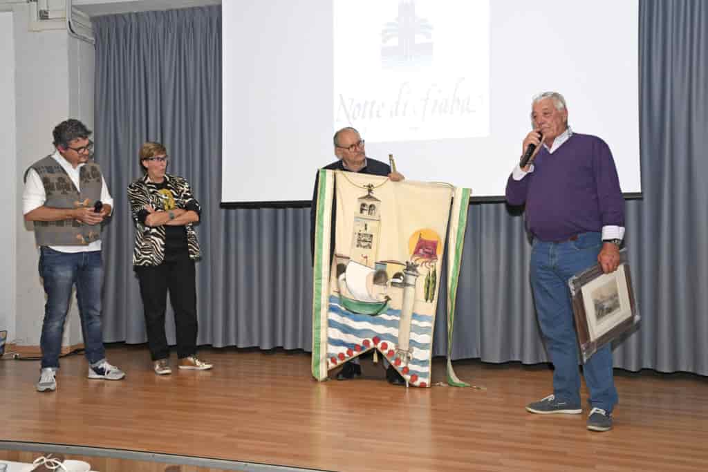 20181006_DSC1588 RIVA RITROVO COMITATO NOTTE DI FIABA ENZO BASSETTI LAURA CIVETTINI E GIANCARLO ANGELINI CON RITROVATO GONFALONE PALIO QUADRE