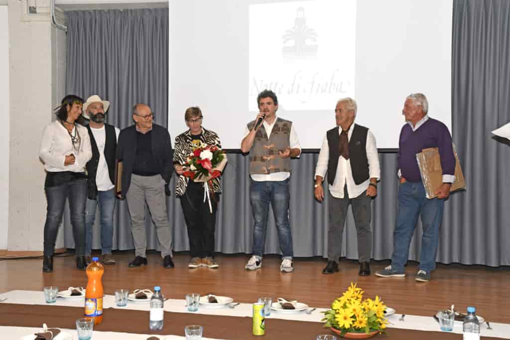 20181006_DSC1620 RIVA RITROVO COMITATO NOTTE DI FIABA ENZO BASSETTI LAURA CIVETTINI E GIANCARLO ANGELINI CON RITROVATO GONFALONE PALIO QUADRE