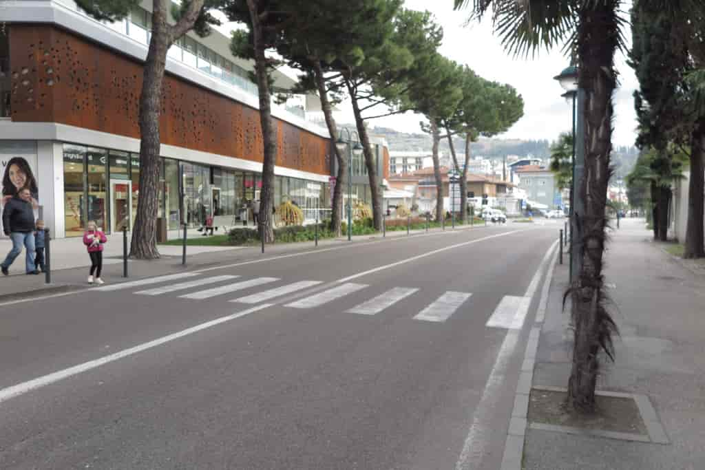 20181228IMG_0534 RIVA VIALE ROVERETO ATTRAVERSAMENTI PEDINALI STRISCE