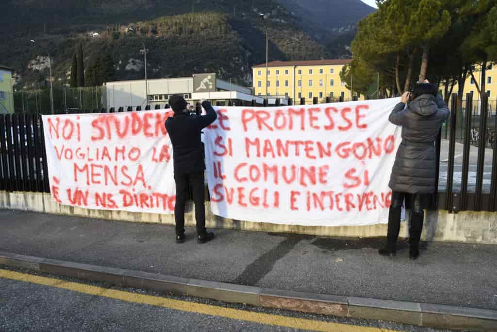 20190121_DSC5630 RIVA PROTESTA PER MANCANZA MENSA ITC FLORIANI SCUOLA RIVA
