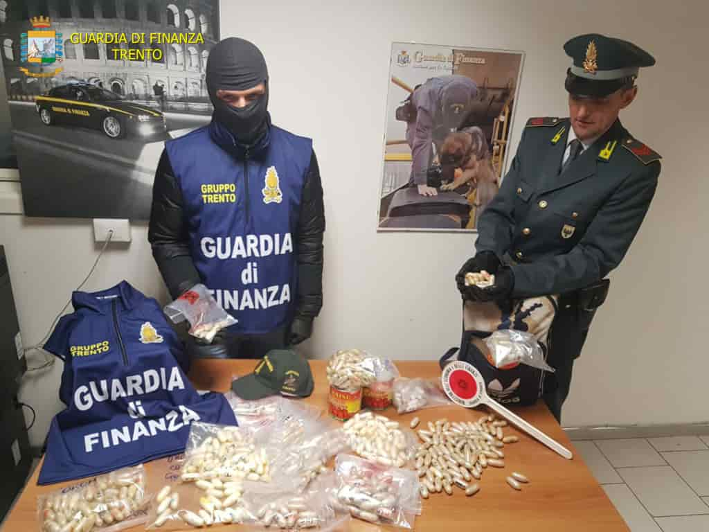 GUARDIA DI FINANZA DROGA 2