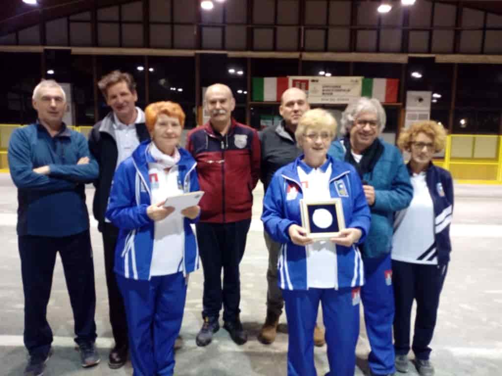 premiazione-dirigenti-arbitro-Lilian-Gadotti_Silvana-Morelli