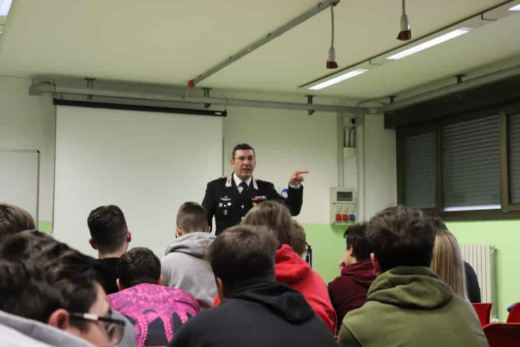 CARABINIERI A SCUOLA