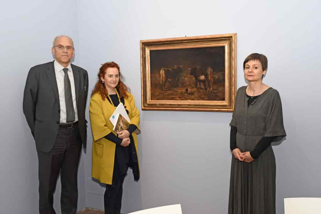 20190403_DSC1351 ARCO GALLERIA CIVICA SEGANTINI QUADRO Nella stalla CON PRESIDENTE CASSA RURALE ZAMPICCOLI Aessandra Tiddia e responsabile museo