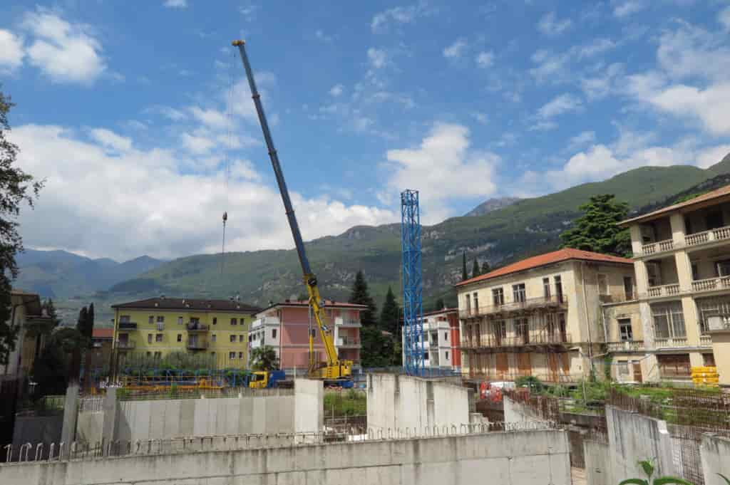 20190516IMG_5438 ARCO SMONTAGGIO GRU DITTA ANDREOLLA DA CANTIERE TEATRO QUISISANA