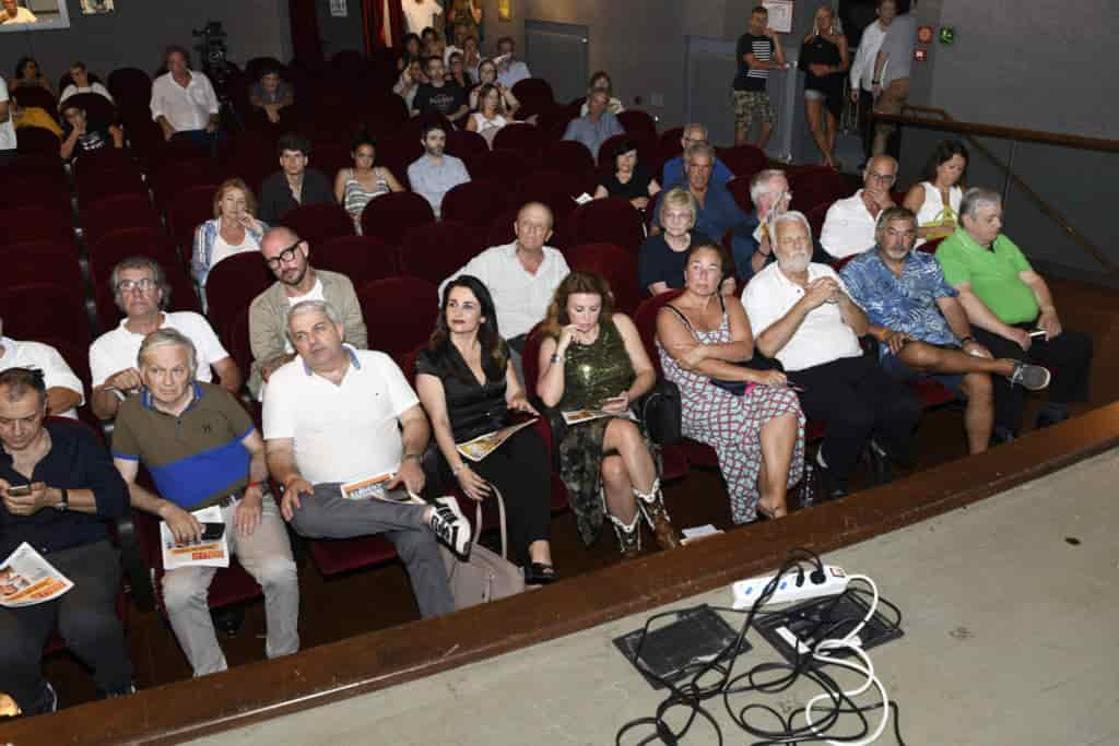 20190628_DSC1086 NAGO SERATA SU CHICO FORTI RELAZIONE AVVOCATO USA PHILIP MAUSE E CORRISPONDENTE CBS MANUELA MORENO