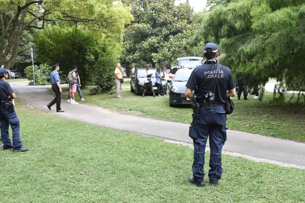 20190722_DSC3672 RIVA CONTROLLI POLIZIA CARABINIERI POLIZIA LOCALE SU GIOVANI MIRALAGO E VILLINO CAMPI