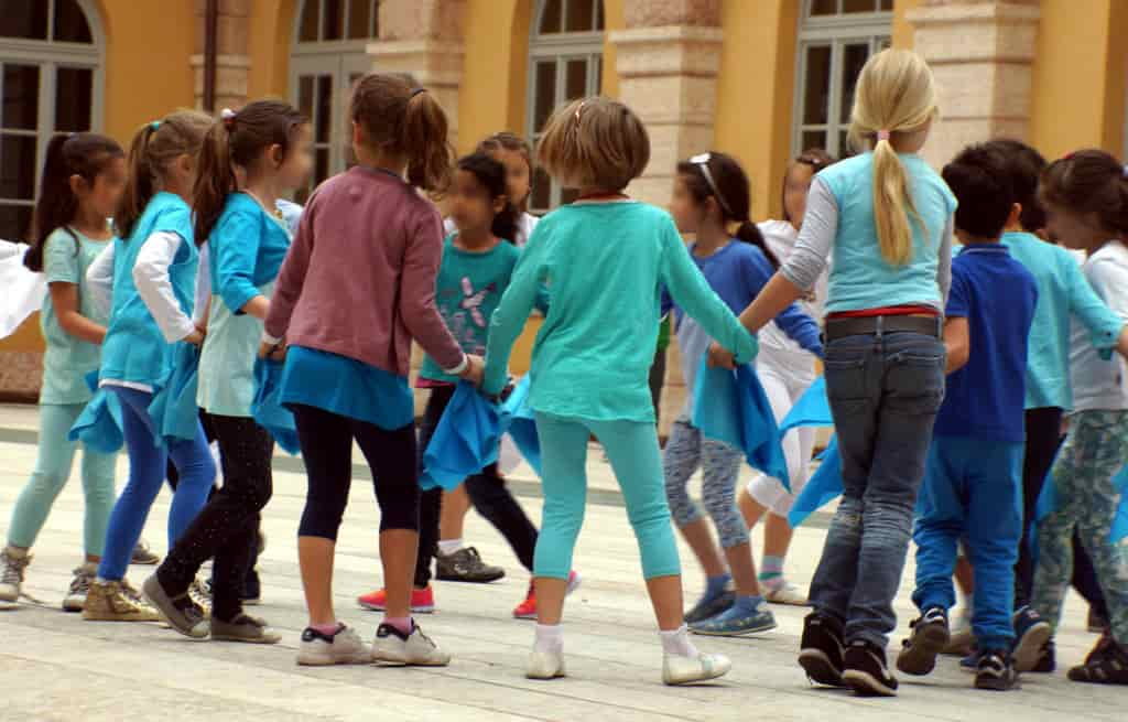 BAMBINI SCUOLA GIOCO