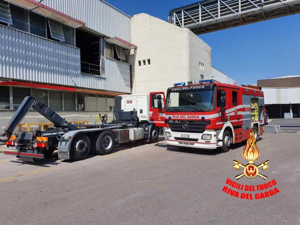 incendio cartiera vigili del fuoco riva