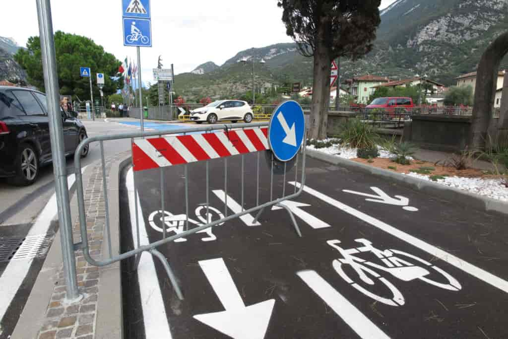 20190924IMG_1392 ARCO TRANSENNA RALLENTA BICI CICLABILE VIA CINTA PONTE