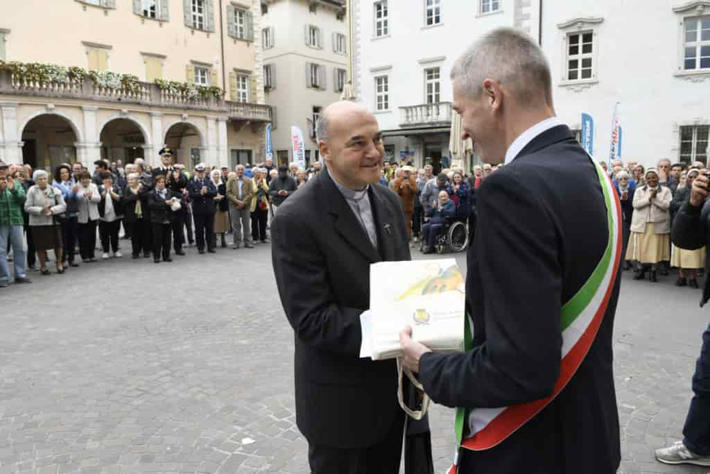 20191006_DSC5721 ARCO ARRIVO NUOVO PARROCO DON FRANCESCO