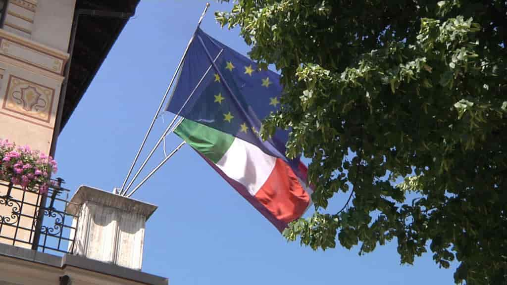 scuola bandiere europa italia