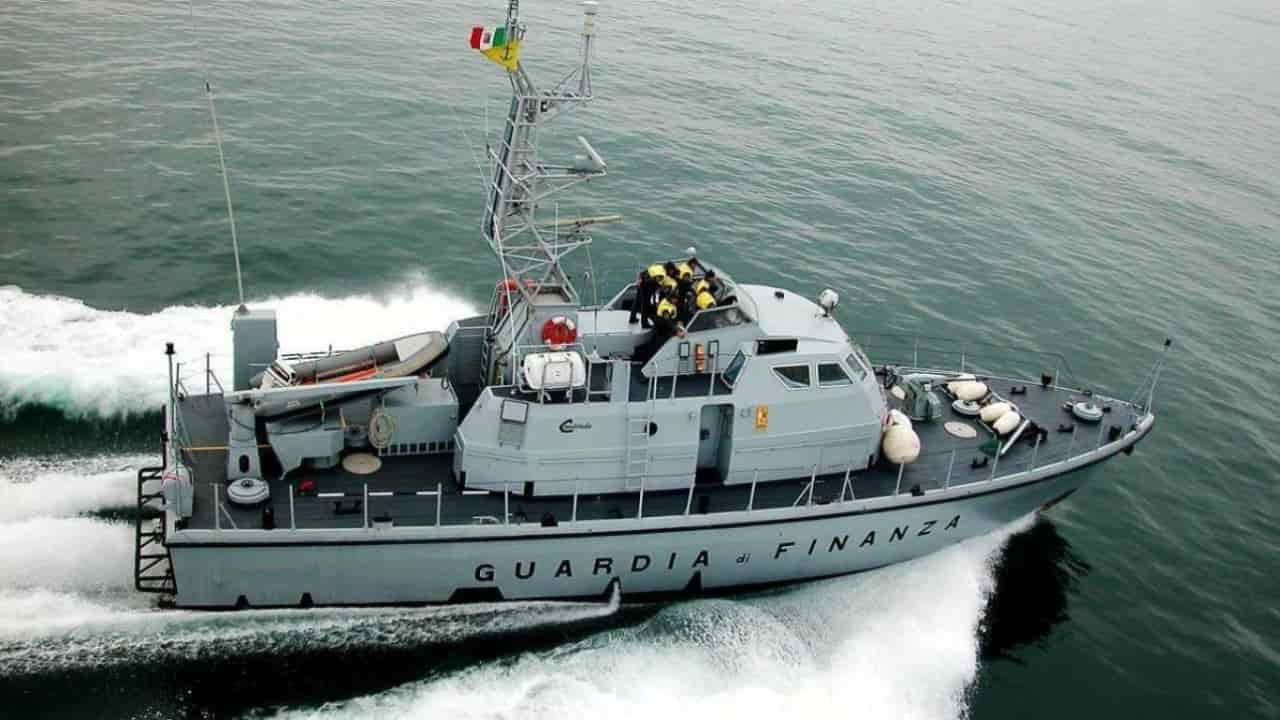 guardia di finanza nave