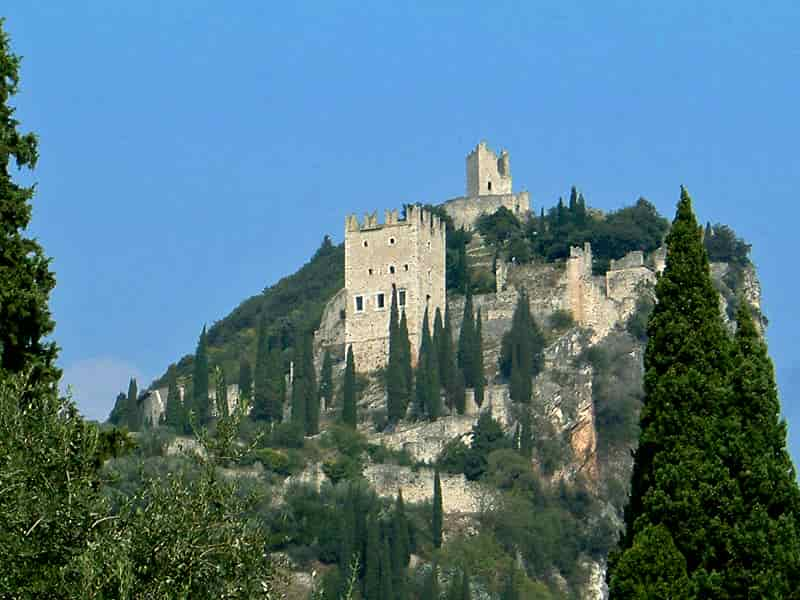 arco-panorama-castello-1.jpg