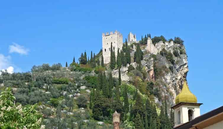 arco-panorama-castello.jpg