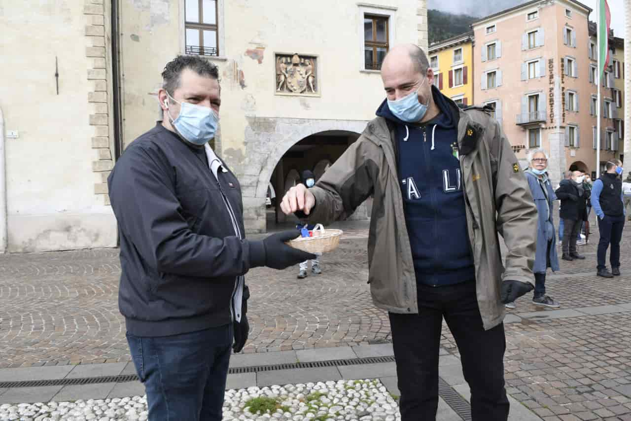 20200429_DSC7385 RIVA PROTESTA COMMERCIANTI E RISTORATORI COMUNE CORONAVIRUS