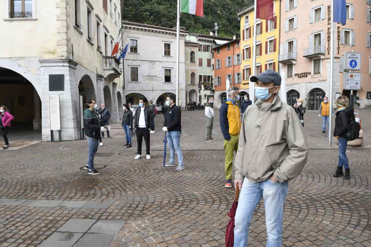 20200429_DSC7406 RIVA PROTESTA COMMERCIANTI E RISTORATORI COMUNE CORONAVIRUS