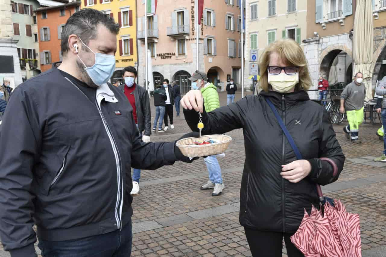 20200429_DSC7435 RIVA PROTESTA COMMERCIANTI E RISTORATORI COMUNE CORONAVIRUS