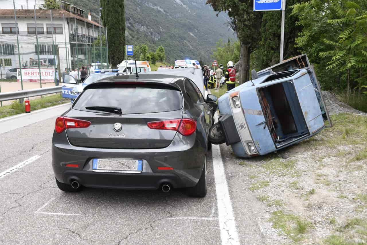 20200530_DSC9809 DRO INCIDENTE AUTO APECAR STRADA PER DRENA CON FERITI