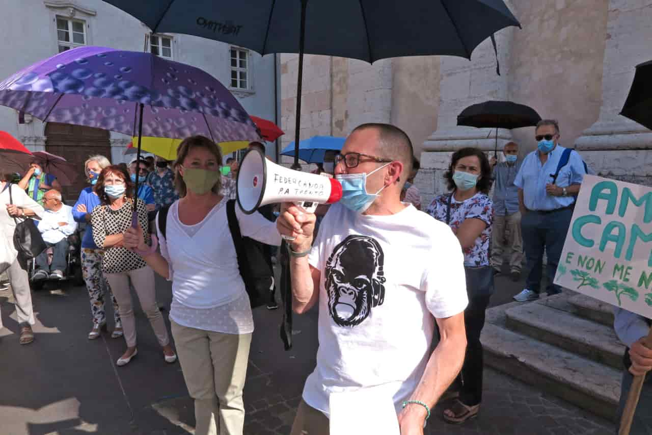 20200613IMG_1537 ARCO PROTESTA AMBIENTALISTI VARIANTE 15 IN PIAZZA