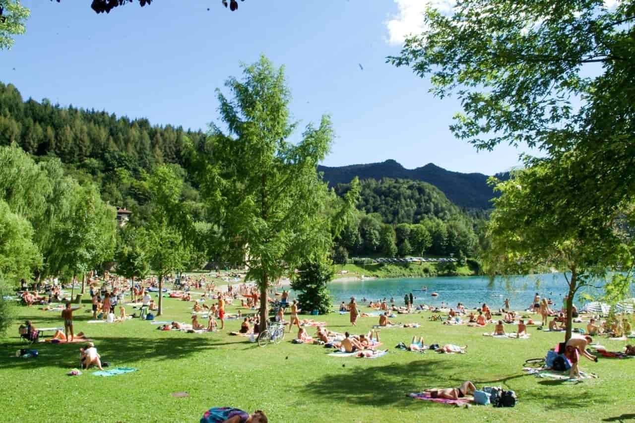 spiaggia-di-besta-sul-lago-di-ledro