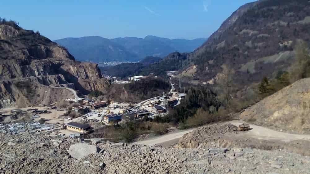 PORFIDOCave di porfido - zona estrattiva di Pianacci di Lases - marzo 2016