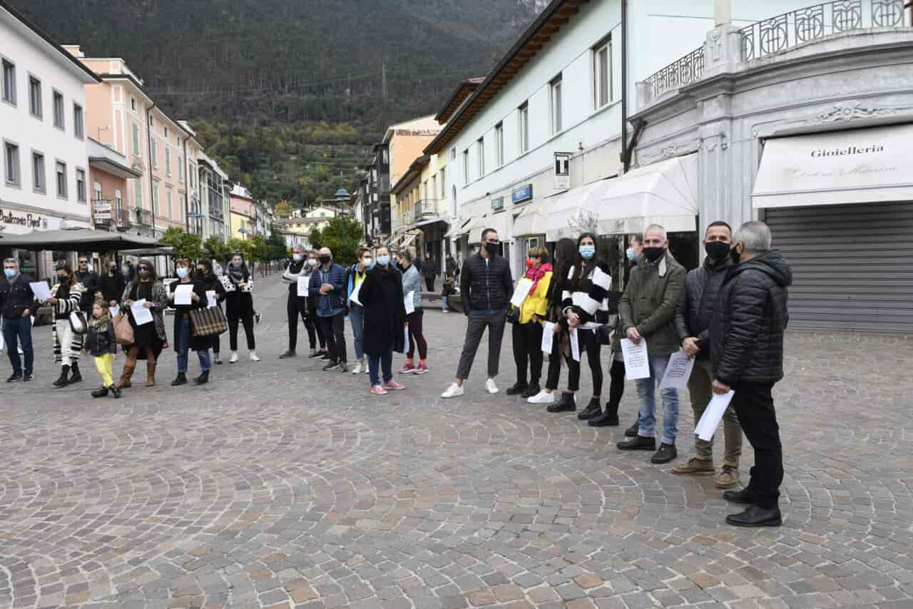 20201101_DSC6195 RIVA PROTESTA COMMERCIANTI CONTRO DISPOSIZIONI COVID19