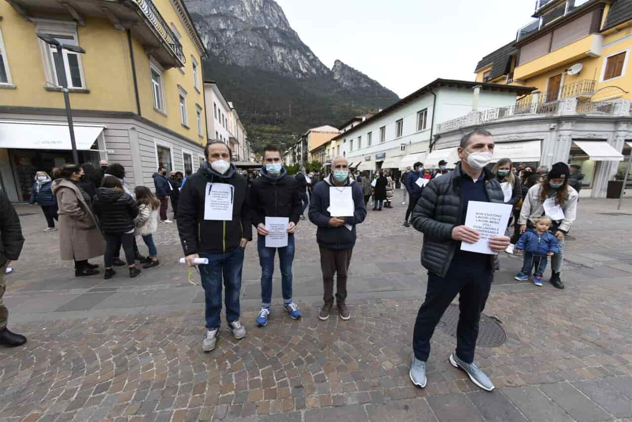 20201101_DSC6293 RIVA PROTESTA COMMERCIANTI CONTRO DISPOSIZIONI COVID19