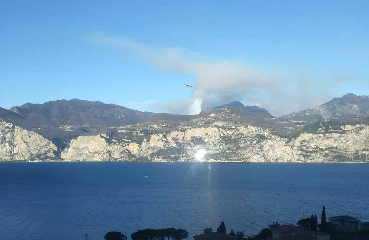 Incendio Tremosine Canadair