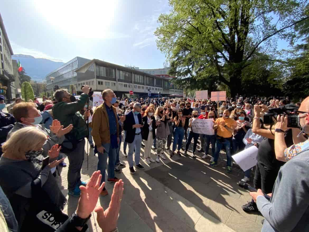 fugatti protesta attività economiche 2