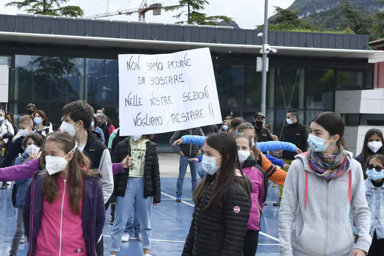 20210512_DSC0608 SCUOLA MEDIA PROTESTA ARCO