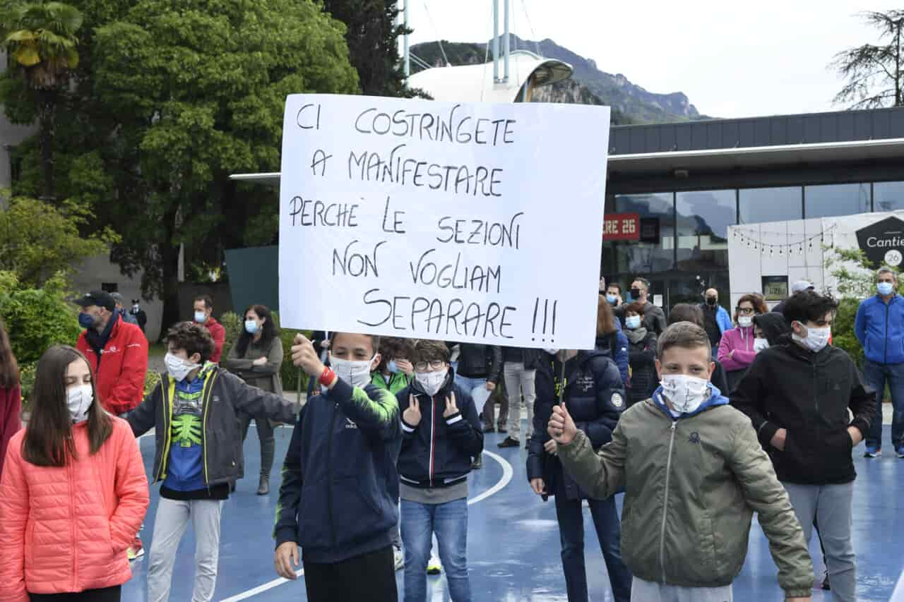 20210512_DSC0610 SCUOLA MEDIA PROTESTA ARCO