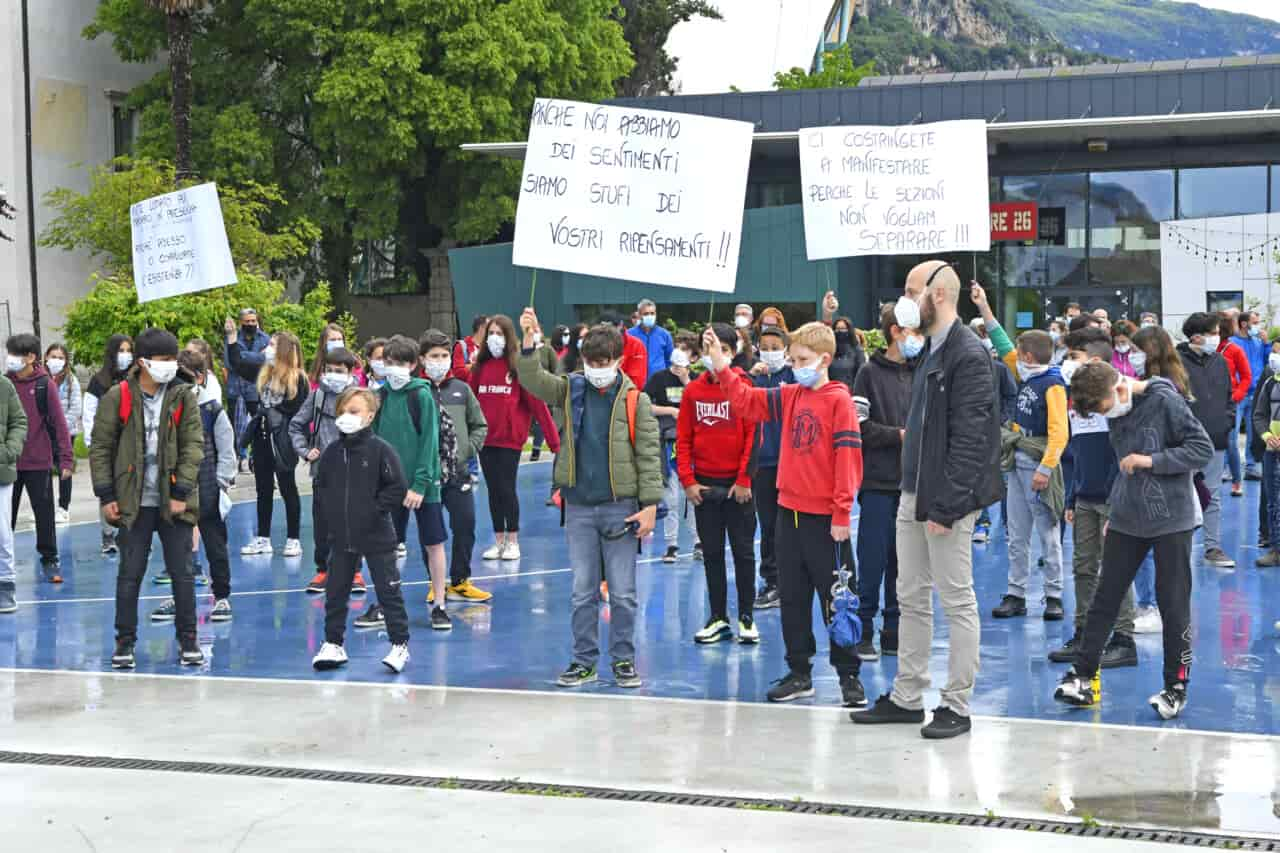 20210512_DSC0668 SCUOLA MEDIA PROTESTA ARCO