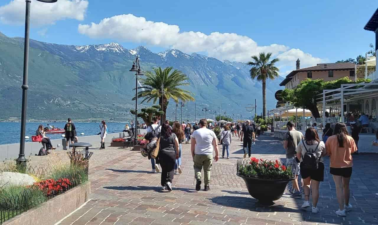 turisti limone garda 20210530_161201