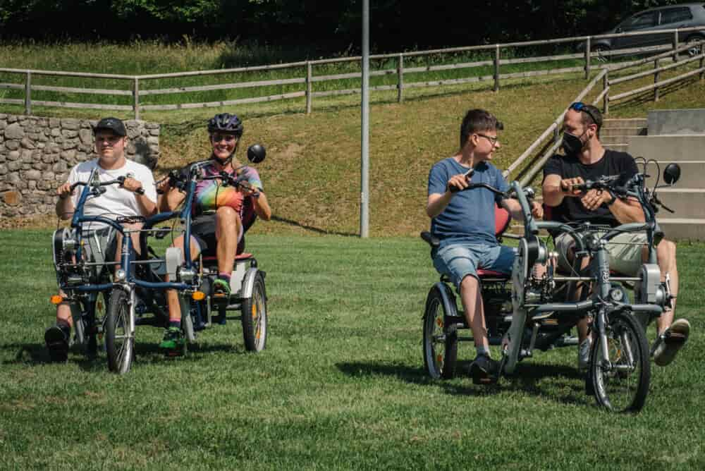 PRO LOCO CAMPI Ragazzi in bici