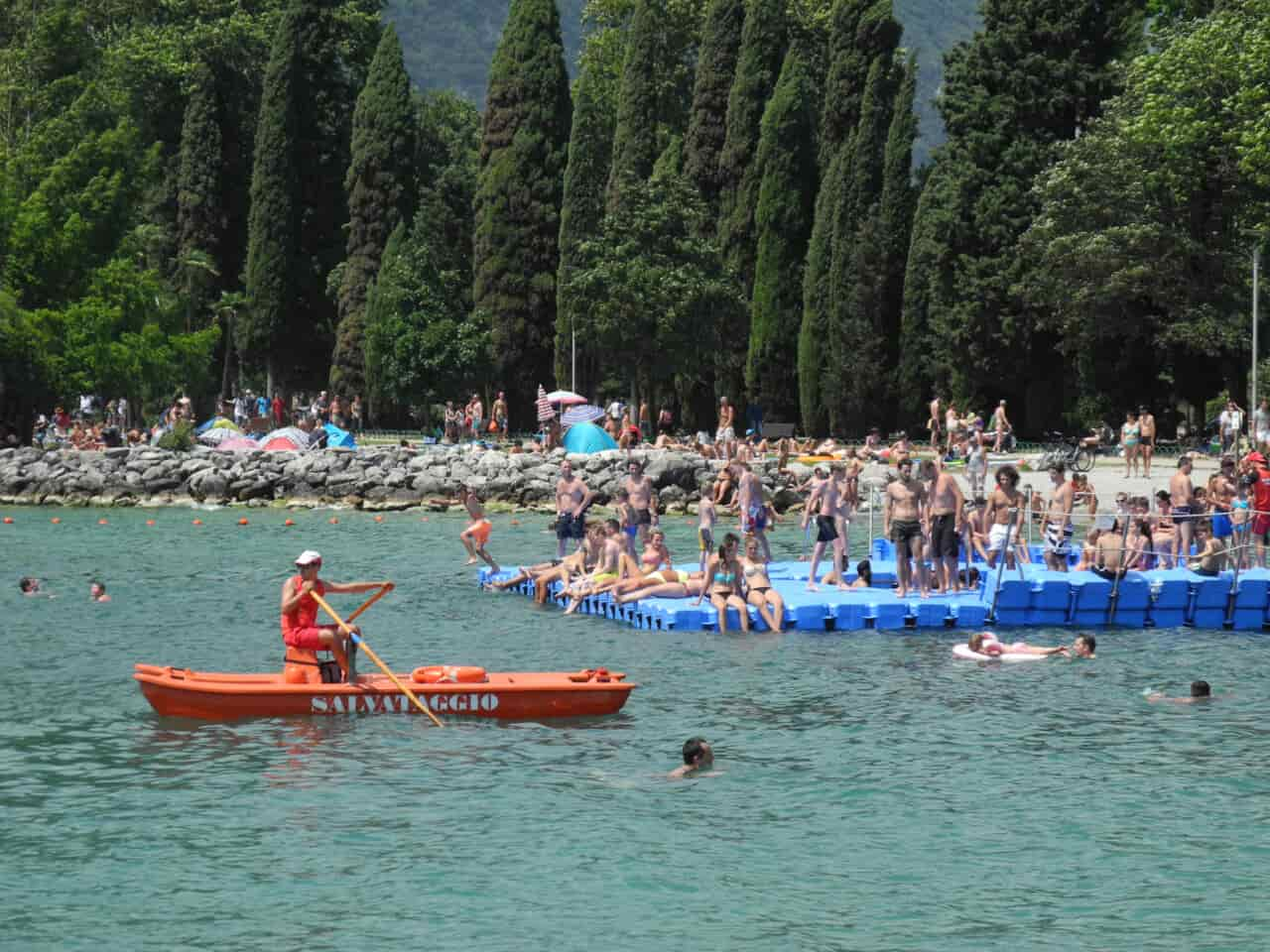 20210813DSCN4180 turisti turismo riva estate spiaggia