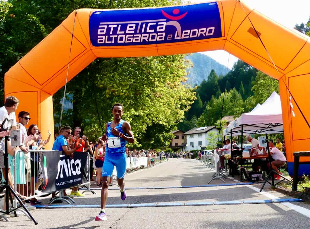 Il trentino Neka Crippa vince la 12.a Ledro Running a tempo di record 28'10''