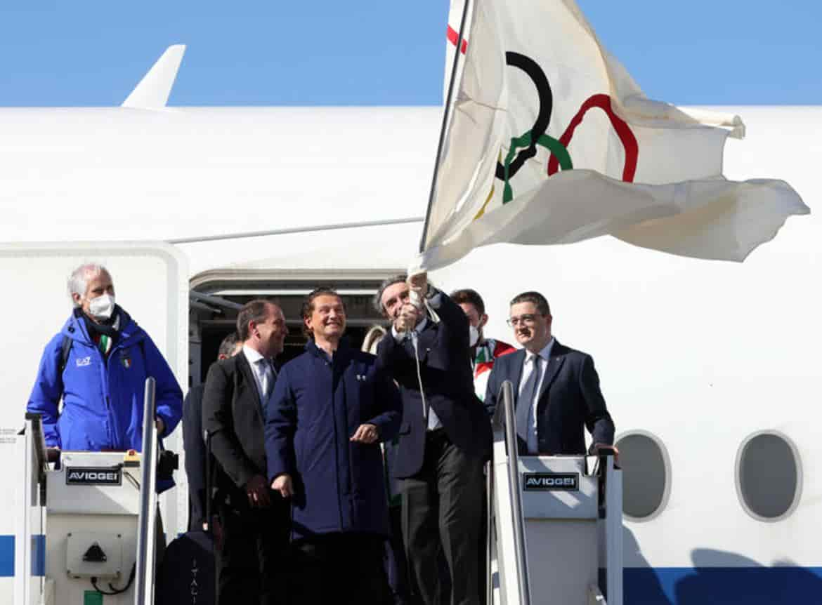 Olimpiadi: arrivo bandiera olimpica a Malpensa