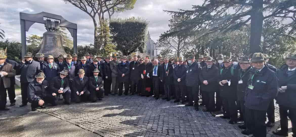 PAT FUGATTI ALPINI TRENTO PAPA FRANCESCO 2