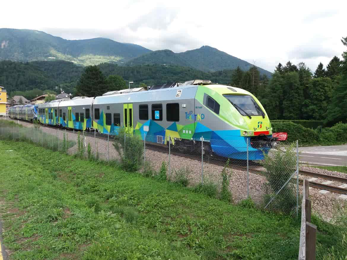 Minuetto-treno-ferrovia.jpg