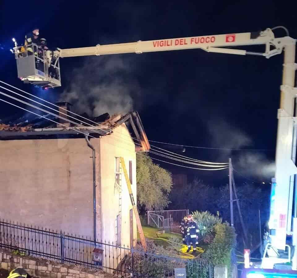 INCENDIO ABITAZIONE MALCESINE photo1649639020 (2)