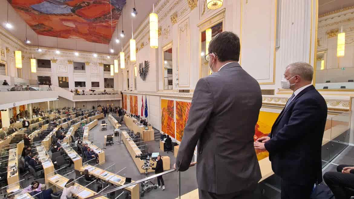 Maurizio-Fugatti-e-l-ambasciatore-Stefano-Beltrame-accolti-in-Parlamento