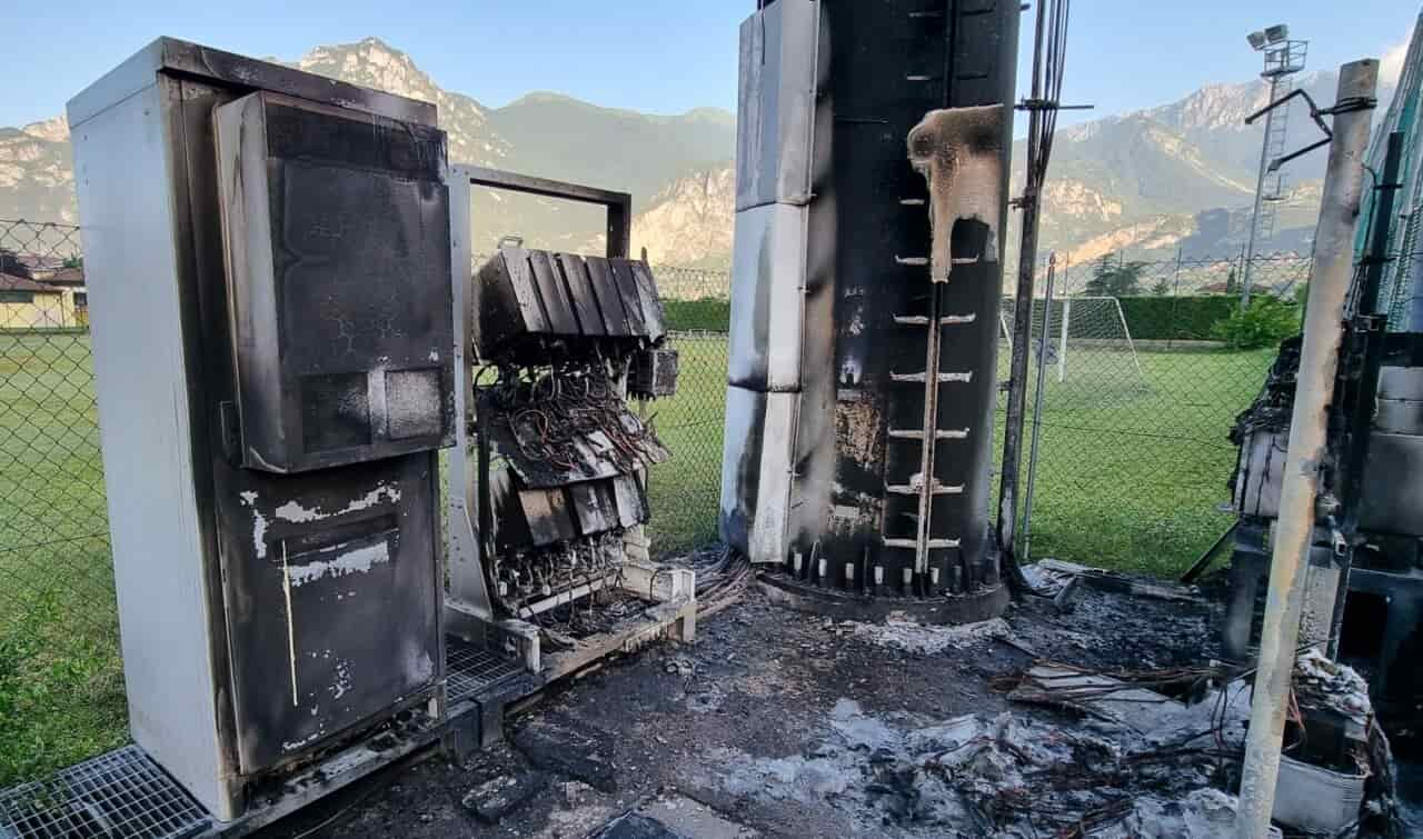 INCENDIO RIPETITORI TELEFONI ARCO IMG-20220624-WA0006